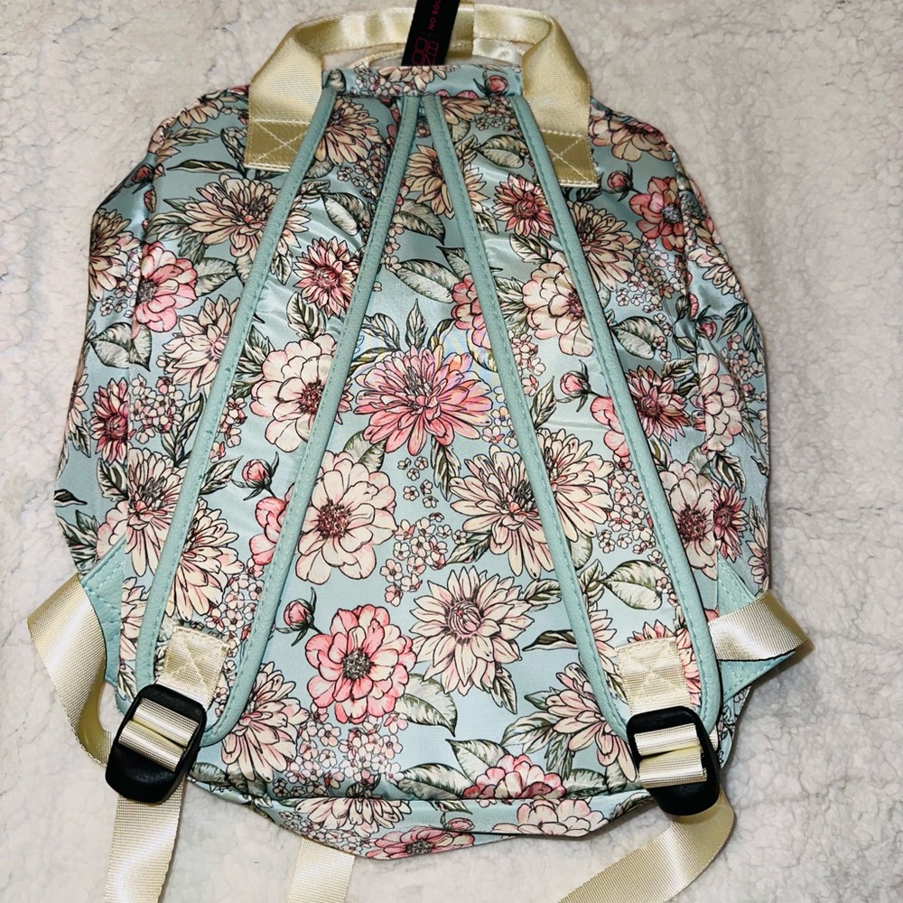 Floral Backpack 🌸 NEW 🌻🌸🌻🌸